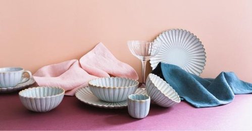 https://elaporzellan.shop/c/kollektion/geschirrserien-farbig/lotus